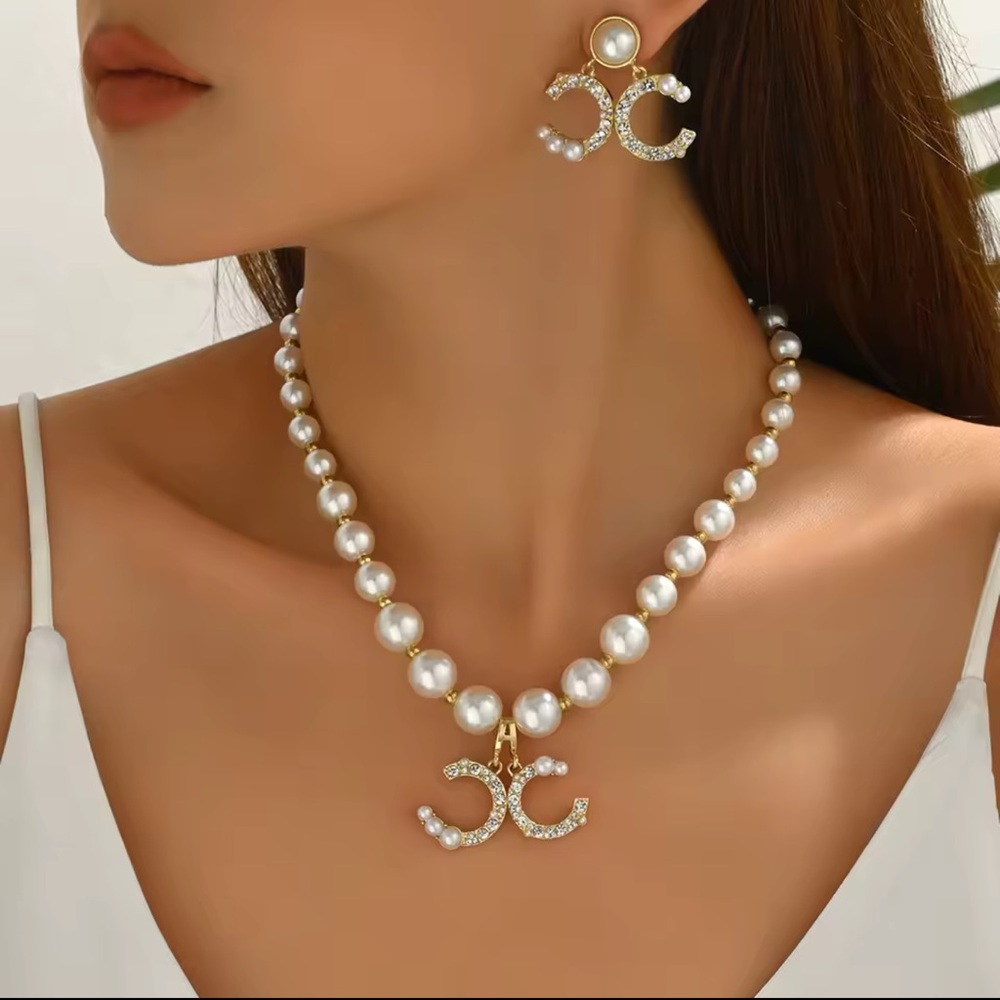 Pearl & Rhinestone Letter Necklace Dangle Stud Earings
Jewelry Set - Picture 5 of 5